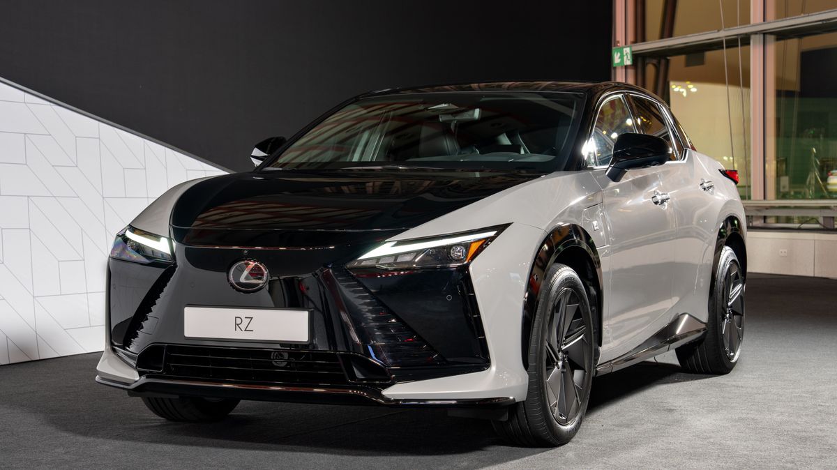 Virtuální řazení, řízení po drátech a nejdivnější volant, jaký jste viděli: Lexus vylepšil svůj exotický elektromobil
