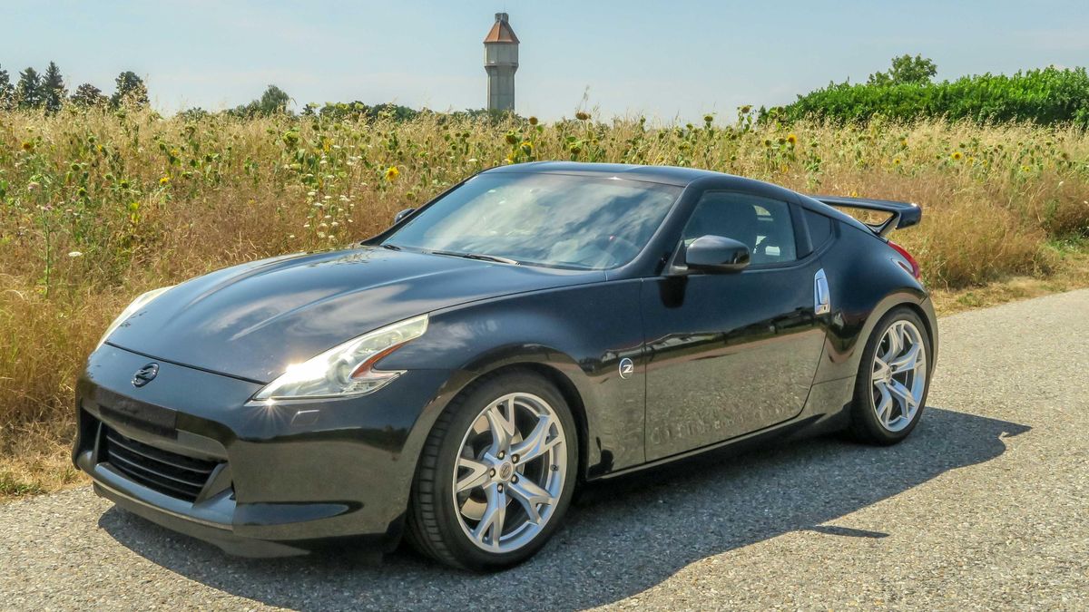 Sporťák ze staré školy, který vám bude dělat radost: Nissan 370Z s úžasným šestiválcem nepokazil ani automat