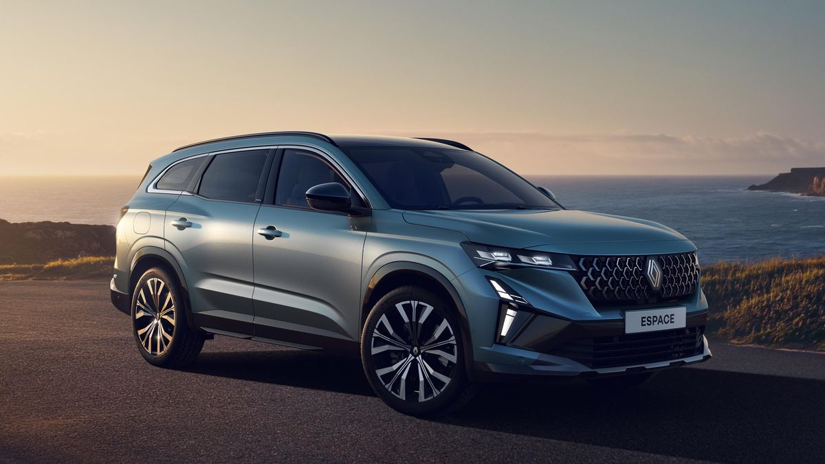 Sedmimístný rodinný Renault prošel modernizací: Vypadá sebevědoměji a má obří skleněnou střechu