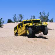 První Hummer se k zákazníkům dostal i díky Arnoldovi.