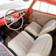 Pohled do miniaturního interiéru Vespy 400.