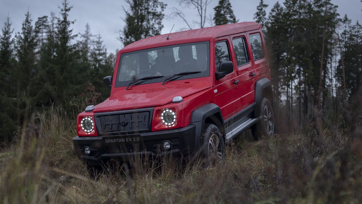 Češi přestavěli indický off-road na elektromobil. Daleko nedojede, ale sílu má jako náklaďák