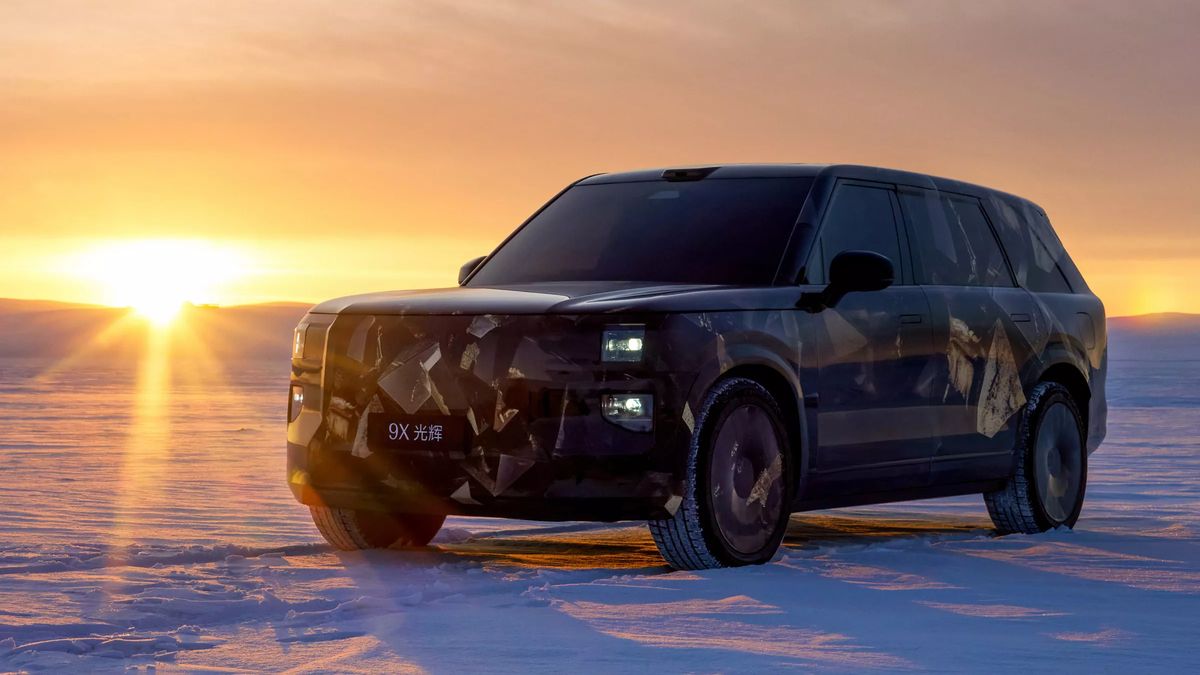 V Číně si už troufají i na Range Rover: Plnotučné SUV 9X Grand je luxusní obr, který na cenu hrát nebude