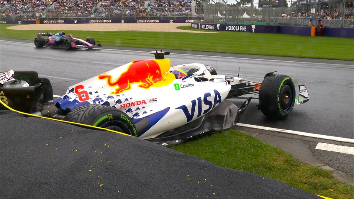 První závod přinesl destrukční derby juniorů: Letošní sezona F1 se týmům může zatraceně prodražit