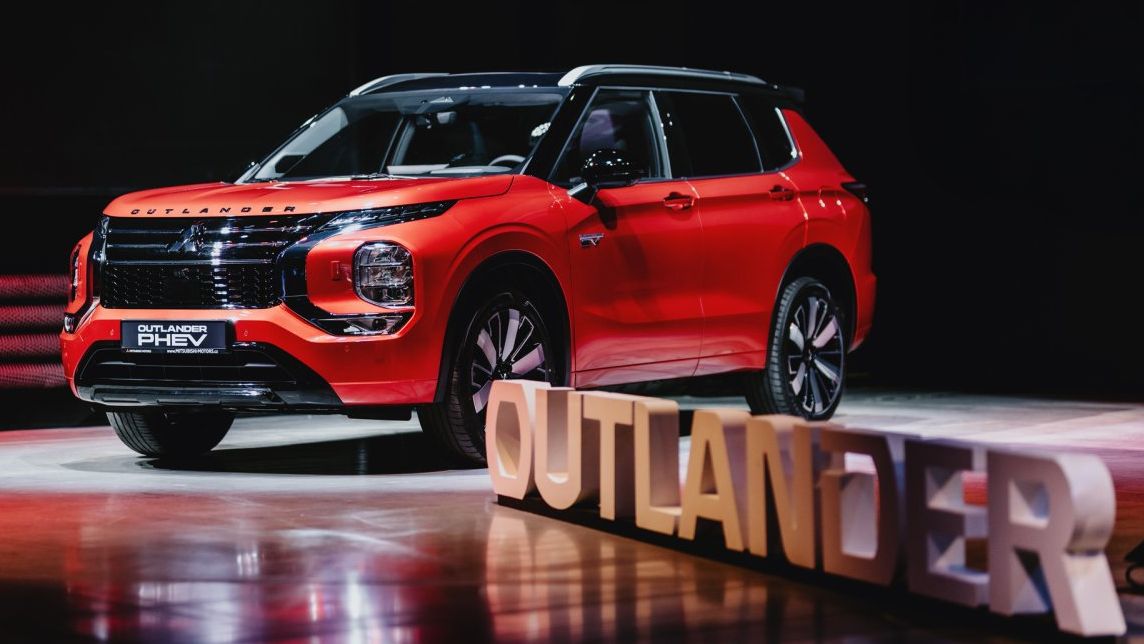 Zbrusu nový Mitsubishi Outlander konečně v ČR: Komfortní všeuměl nevyjde lacino, ale stojí za každou korunu