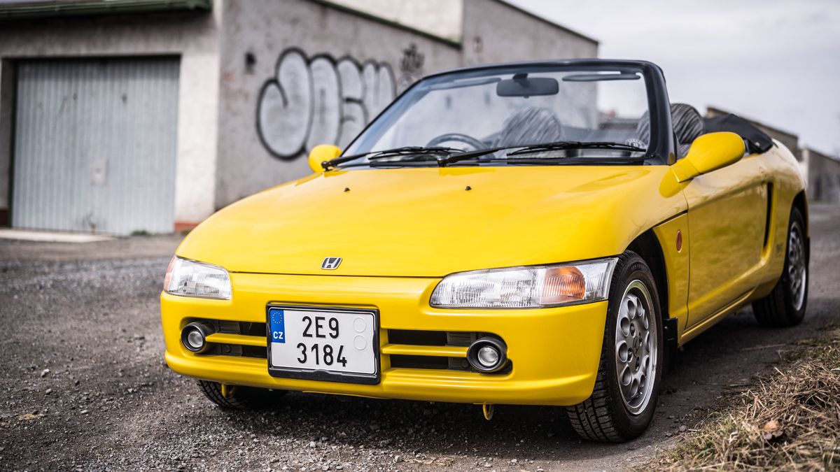 Maličká Honda Beat je možná nejzábavnější auto na světě. A má nesmazatelnou českou stopu!