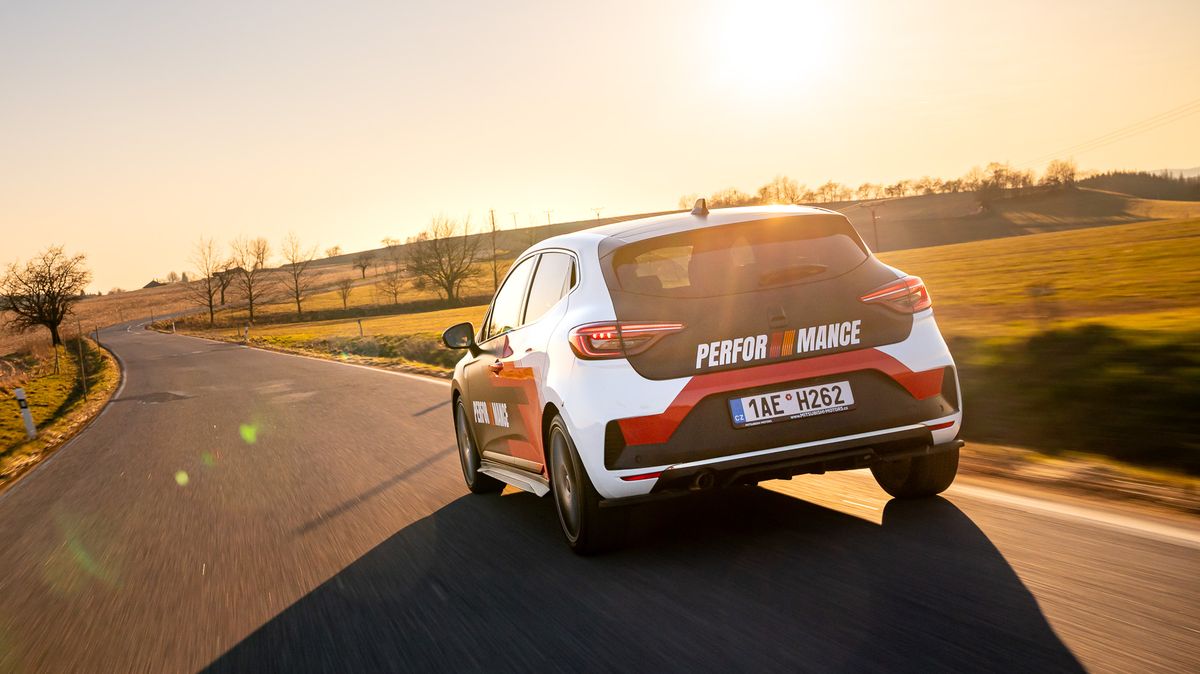 Z tuctového auta okresková střela za 5 000 Kč? Colt to umí, i na Lancer Evo si možná trochu vzpomenete
