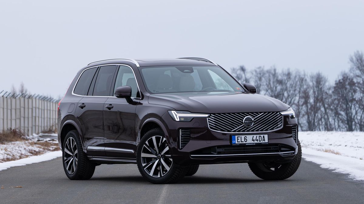 Jako v prémiové bavlnce: Modernizované Volvo XC90 je ještě o chlup příjemnějším a pohodlnějším autem