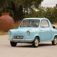 Vespa 400 moc krásy nepobrala.