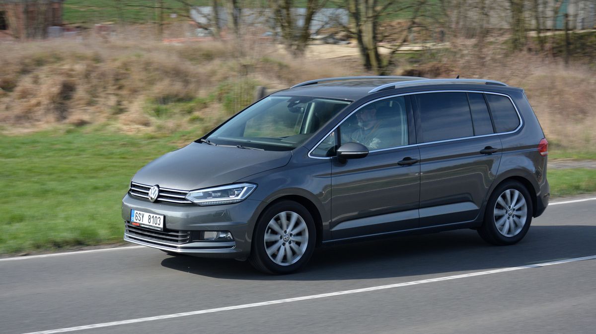 Zapomeňte na TDI! Ojetý Volkswagen Touran je jedno z nejlepších rodinných aut i s benzinovým motorem
