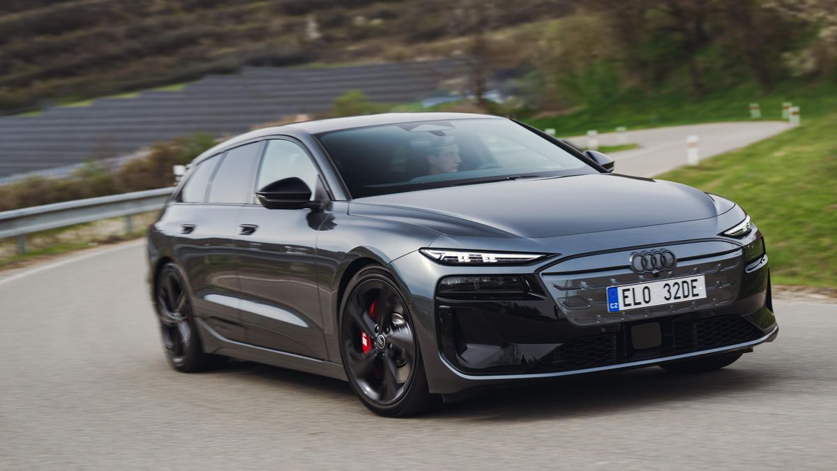 Jezdili jsme s nejnovějším elektromobilem od Audi. Je brutální, ale zároveň pohodlný. Něco za to ovšem chce
