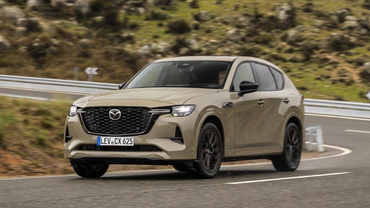 Naftový šestiválec za cenu Kodiaqu s puncem prémie? Ano! Mazda navíc vyslyšela kritiku, omlazená CX-60 teď jezdí jako z partesu