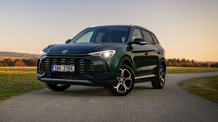 MG se do toho zase pustilo a populární modely zlevnilo pod 400 tisíc. Moc lepších nabídek na českém trhu nenajdete