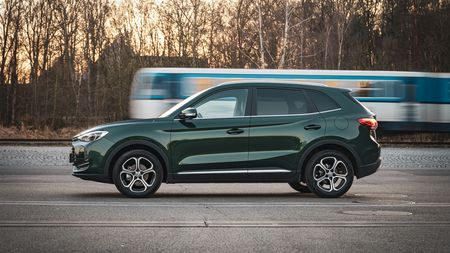 MG v Česku odstartovalo akční léto a zlevnilo své nejprodávanější modely. Teď vám bude stačit už jenom 380 000 Kč
