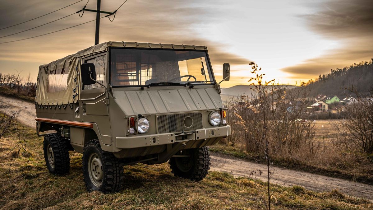 Vojenský Pinzgauer možná neznáte, ale je to v terénu neuvěřitelně schopné auto. I proto, že má něco společného s tatrovkou