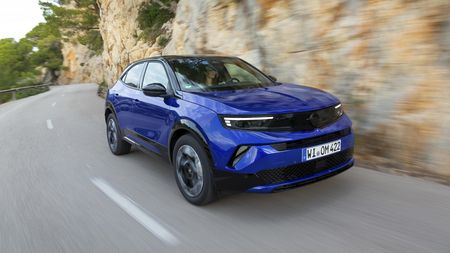 Tohle bude hit! Opel zlevnil svůj populární crossover Mokka, má normální motor a manuál
