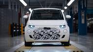 Fiat chtěl prodávat maličkou pětistovku jen jako elektromobil. Nikdo ji nechtěl, tak přidal spalovací motor