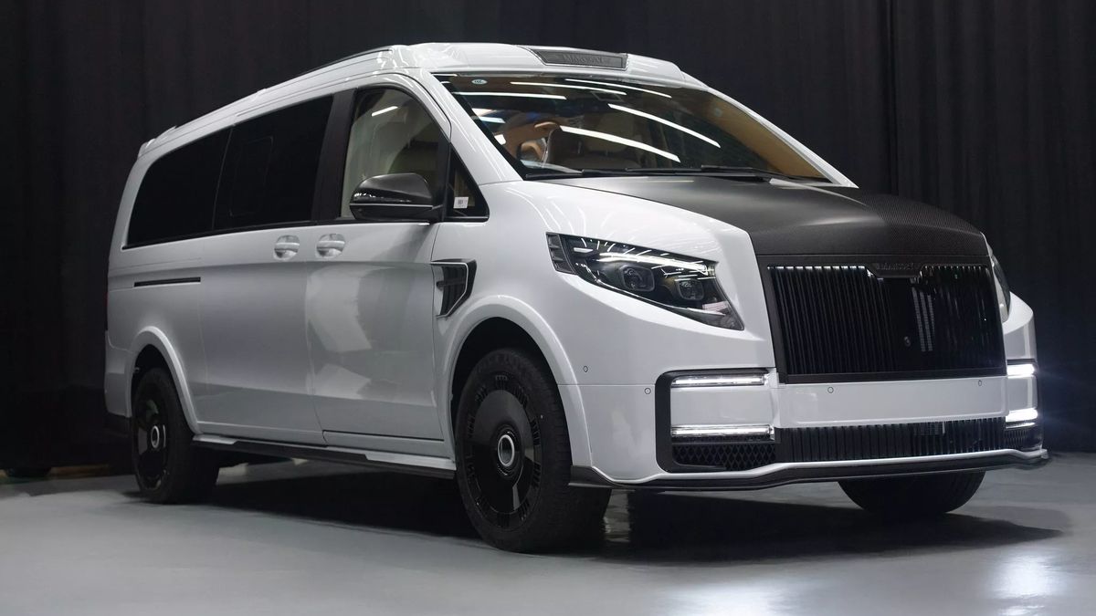 Dodávka od Mercedesu, co si hraje na rolls-royce: Uvnitř je ještě luxusnější, díky šílenému předku poznáte, kdo za touhle příšerou stojí
