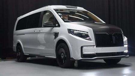Dodávka od Mercedesu, co si hraje na rolls-royce: Uvnitř je ještě luxusnější, díky šílenému předku poznáte, kdo za touhle příšerou stojí