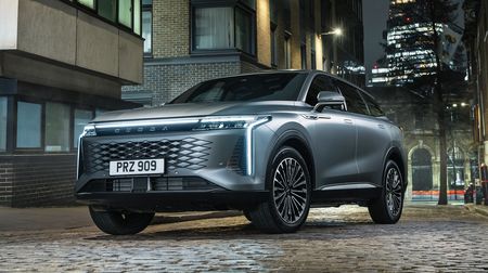 Čínská prémiovka all inclusive: Vlajková loď Omoda 9 vypadá zvenku jako lexus a uvnitř jako mercedes, přitom stojí jako Kodiaq