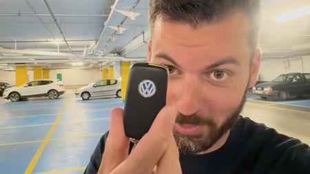 Šéf Bugatti si pořídil nové auto. Čekáte luxus nebo stovky koní? Víc plést se nemůžete