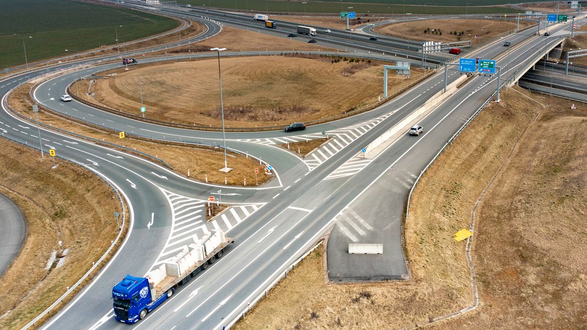 Na výstavbu dálnic by letos mělo putovat víc peněz. Prioritou je hlavně jeden úsek