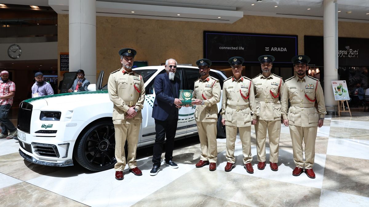 Dubajská policie má další fajn služebák. Jasně, že je to rolls-royce. A navíc je prý ještě speciálnější