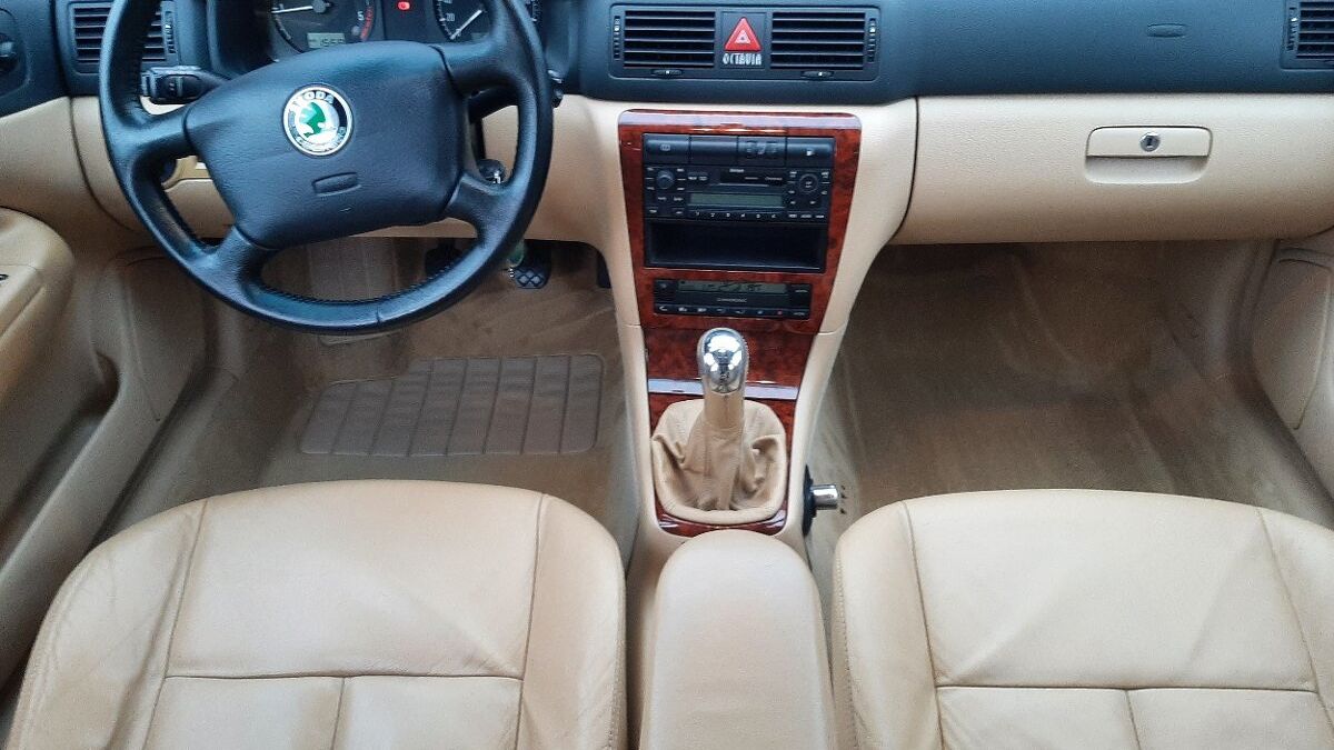 Na prodej je Škoda Octavia Combi první generace ve vzácné nejluxusnější verzi. Navíc v zachovalém stavu a s nízkým nájezdem. Svoji cenu si obhájí