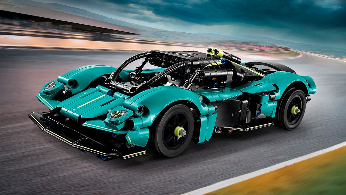 Hypersport do každé rodiny: Aston Martin Valkyrie si teď může dovolit každý! A k tomu ferrari, Nissan GT-R, lambo nebo bagr