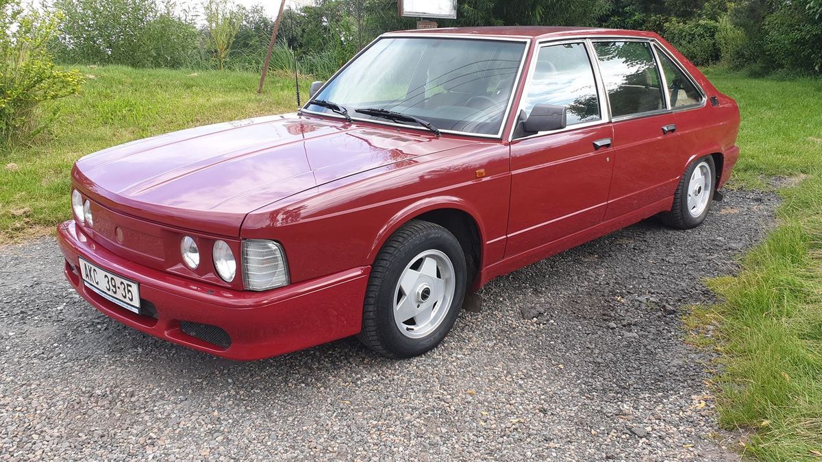Na prodej je jedinečná Tatra 613 s motorem budoucnosti. Podobnou nemáte šanci potkat