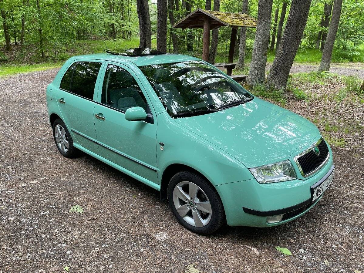 Pistáciová Škoda Fabia.