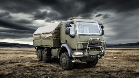 Nástupce legendární Pragy V3S se dočkal modernizace. Tatra 810 posílila a převzala prvek svých bratrů ve zbrani