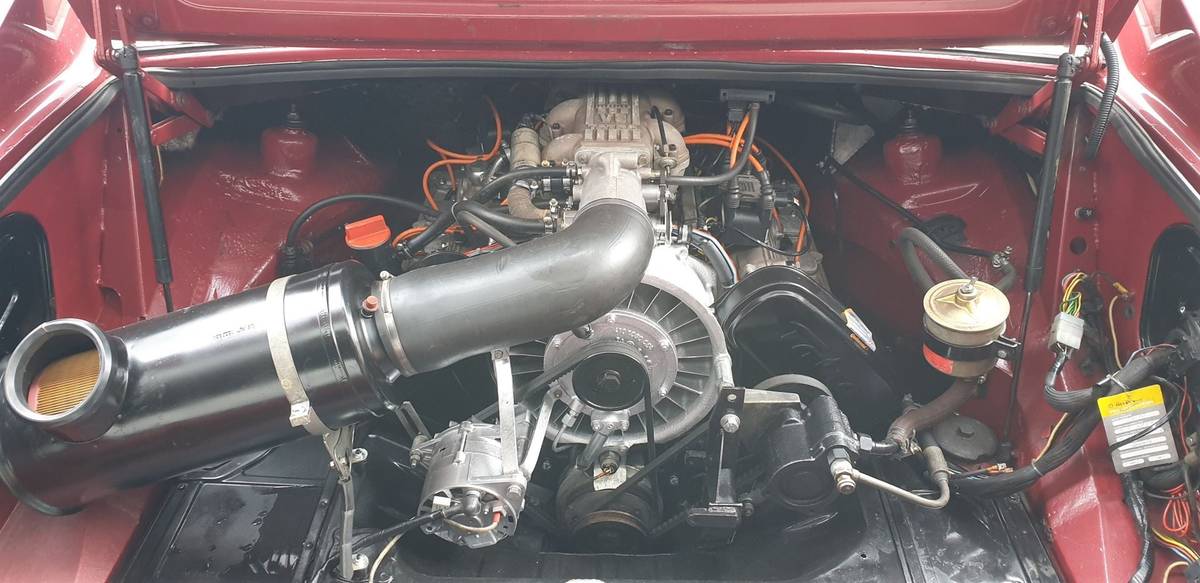 Tatra 613-4 Mi s raritním motorem 4,36 litru.