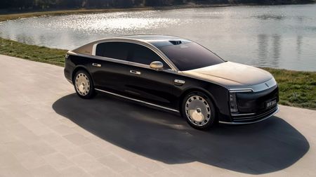 Čínský výrobce mobilů představil svůj vlastní superluxusní maybach. Prodeje za prvních 24 hodin šokovaly