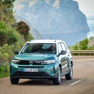 Opel Frontera.