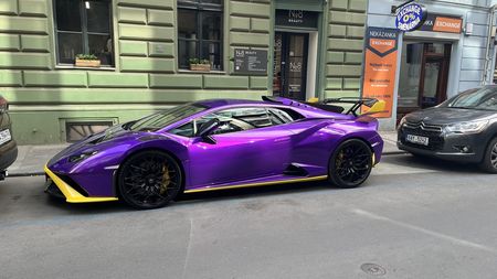 Reprezentant Alex Král dokazuje, že fotbalisté opravdu nemají vkus na auta. Jeho lamborghini je kýč k pohledání