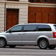 Lancia Voyager zprvu dostala přídomek Grand, s ohledem na více než 5 metrů dlouhou karoserii.