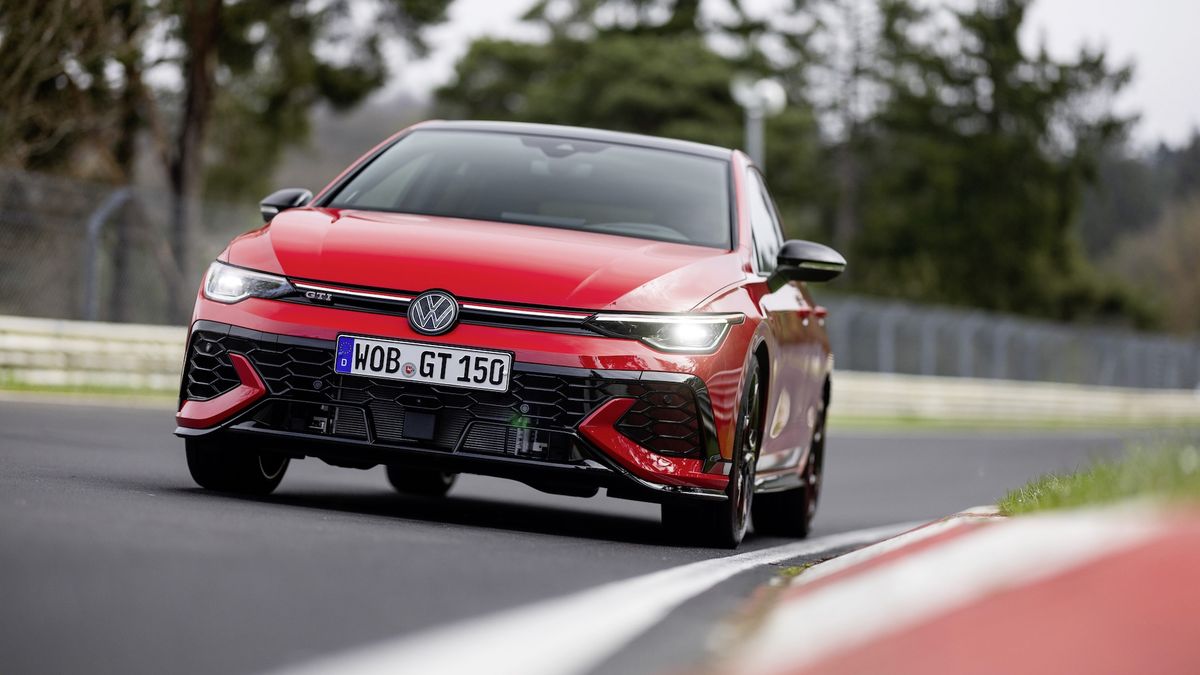 Volkswagen postavil nejrychlejší a nejvýkonnější Golf GTI všech dob. Nedávno pokořil Nürburgringu, k zákazníkům zamíří až za rok
