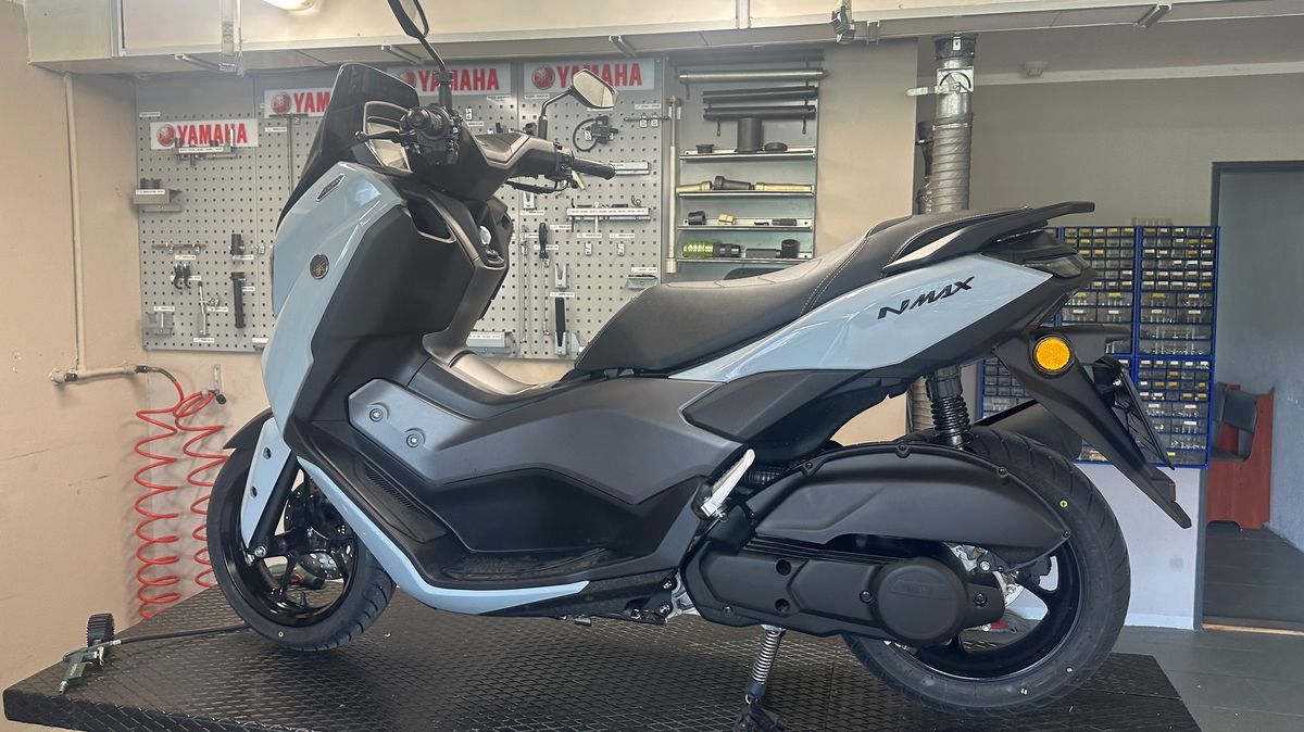 Dlouhodobý test skútru Yamaha NMax 125: Máme za sebou první servis. Co všechno se musí na skútru v záběhu udělat?