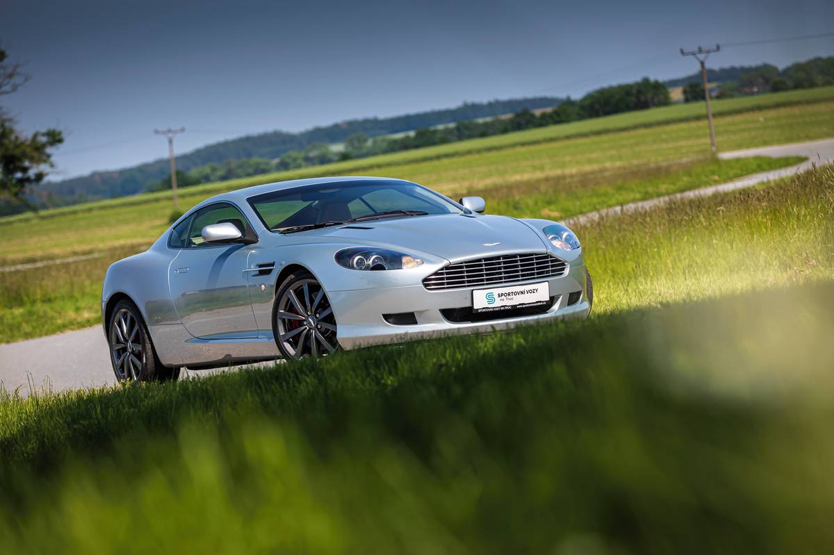 Aston Martin DB9.