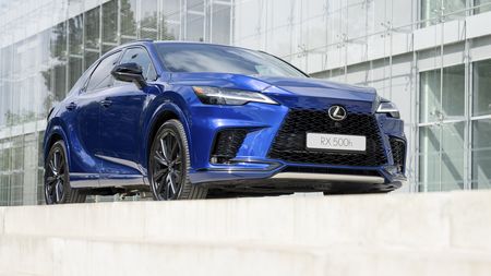 Sleva 750 000 Kč?! Lexus vyprodává sklady, japonskou prémiovku teď můžete koupit zatraceně výhodně