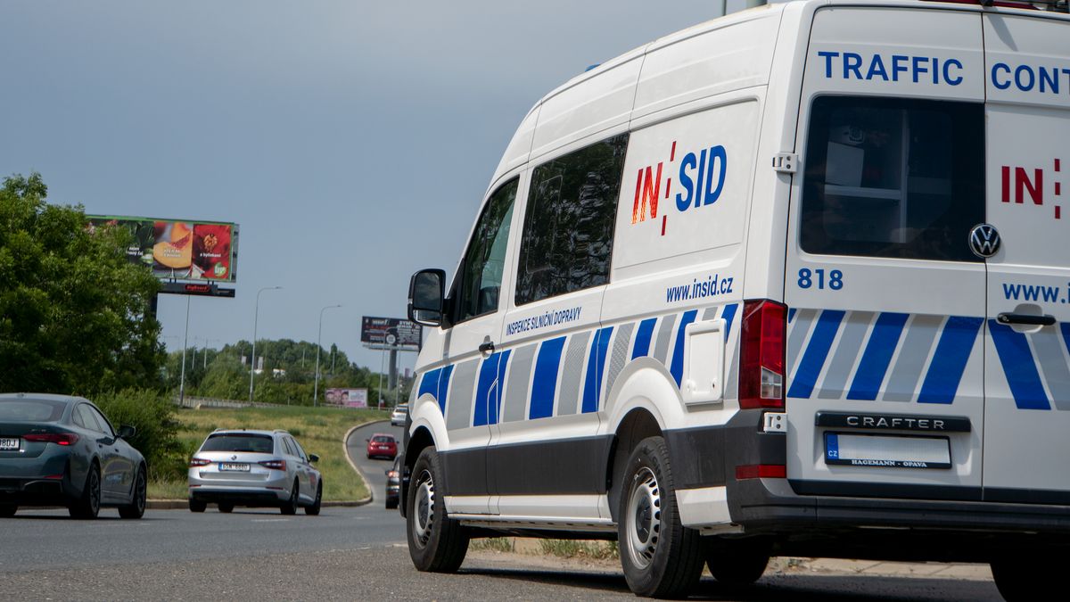 Na silnice vyrazila nová represivní složka. Kontroluje na dálku a má právo pokutovat. Takto je poznáte