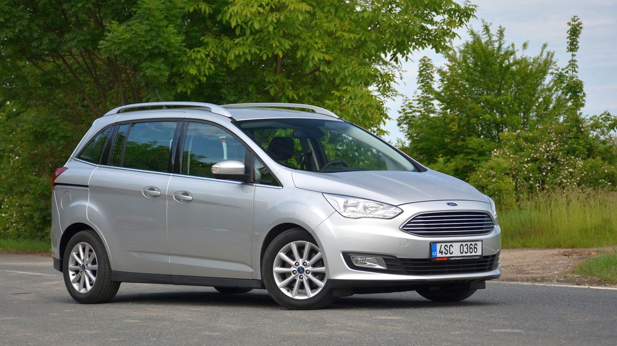 Ojetý Ford Grand C-Max je dostupná cesta k praktickému MPV. Hrozivé pověsti některých motorů nevěřte