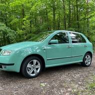 Pistáciová Škoda Fabia.