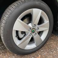 Pistáciová Škoda Fabia.
