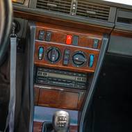 Mercedes-Benz 220E W124.