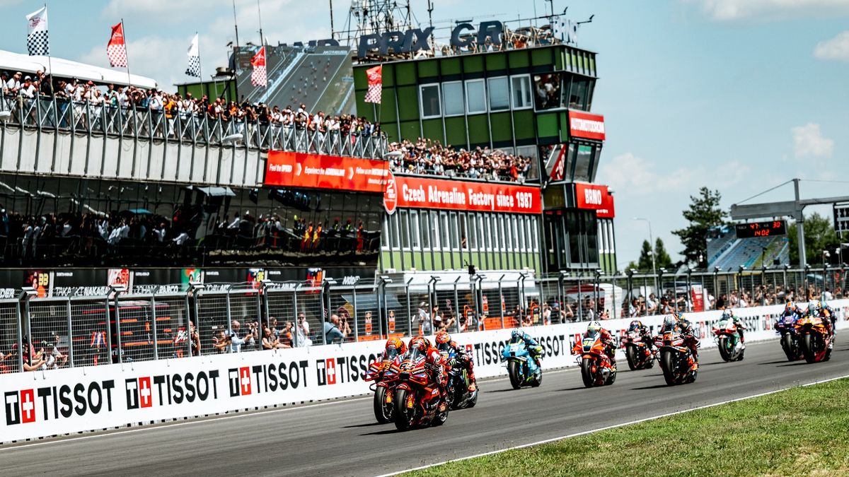 Tři top momentky z MotoGP v Česku: Divoká hádka po bouračce, prezident na pódiu a vášnivá oslava vítěze s fanoušky