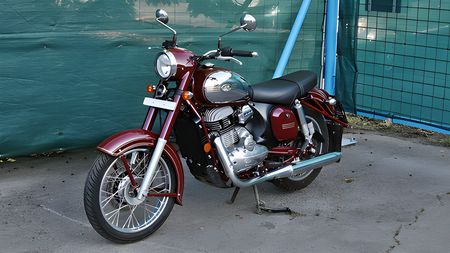 Stát zabavil dvě nové Jawy 300 CL, nyní půjdou do aukce. Prodat by se mohly za polovic původní cenovky