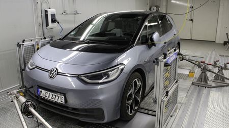 Krutá pravda o životnosti baterií elektromobilů: Výsledek tvrdého testu ADAC odpůrce zklame