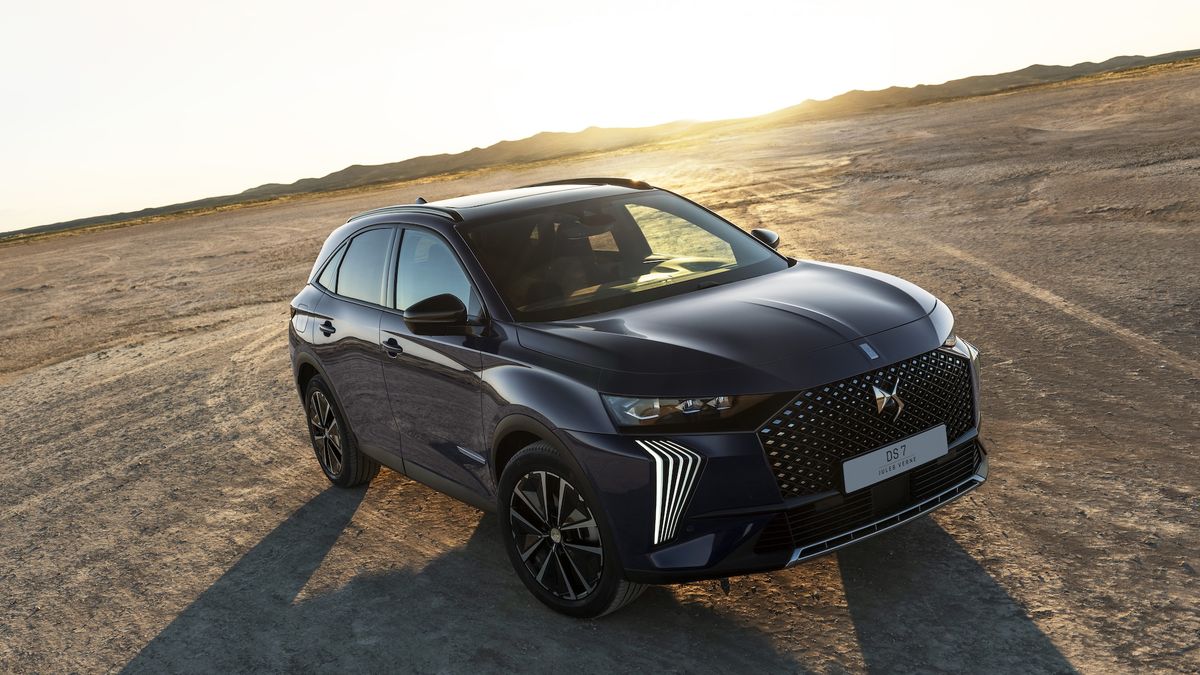 Do Česka dorazilo nové prémiové SUV, které je jak pojízdná galerie. A spojuje Julese Verna s Lucií Borhyovou